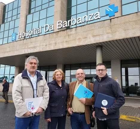 Membros do Consello Comarcal do BNG no Hospital da Barbanza
