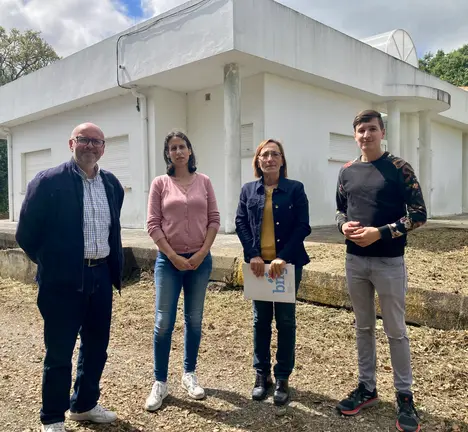 Na imaxe Adolfo Mu&iacute;&ntilde;os, alcalde de Rianxo, Rosana P&eacute;rez deputada e os voceiros do BNG en Boiro e Ribeira Raquel Su&aacute;rez e Lu&iacute;s P&eacute;rez.